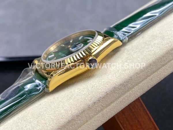 8+ Factory Counterweight Rolex Day-Date 36mm 128238-0130 Yellow Gold Crocodile Leather Strap Baguette Diamond Green Dial