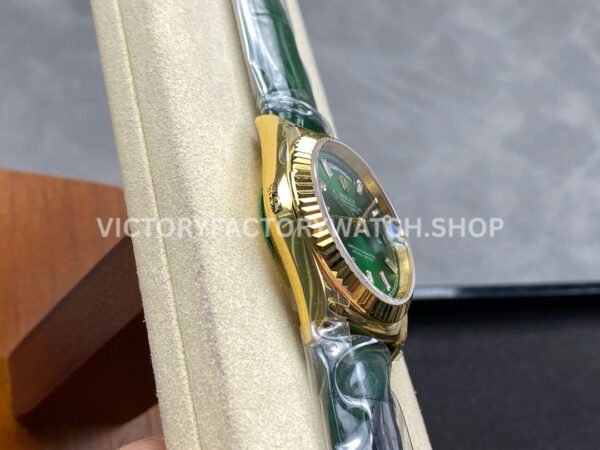 8+ Factory Counterweight Rolex Day-Date 36mm 128238-0130 Yellow Gold Crocodile Leather Strap Baguette Diamond Green Dial