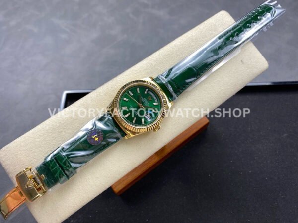 8+ Factory Counterweight Rolex Day-Date 36mm 128238-0130 Yellow Gold Crocodile Leather Strap Baguette Diamond Green Dial