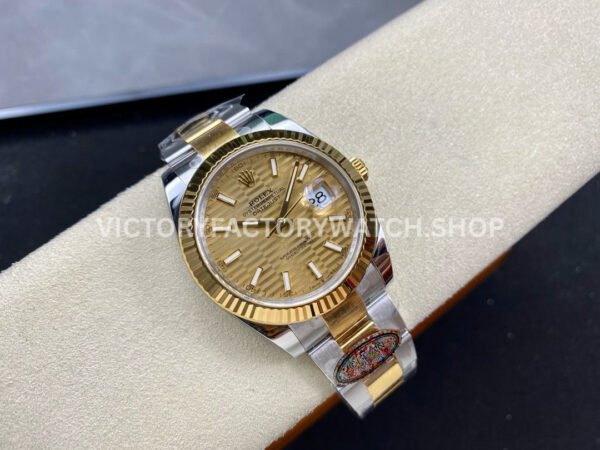 Clean Factory Rolex Datejust 126333-0021 41mm Half Yellow Gold Fluted Motif Champagne Dial