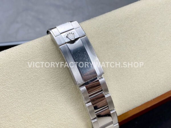 Clean Factory Rolex Daytona 116506-0002 40mm Full Platinum Ice Diamond Baguette Blue Dial