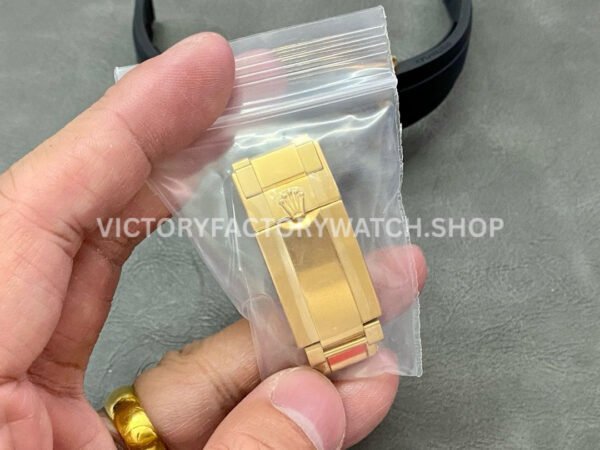 Clean Factory Rolex Daytona 116518LN-0048 40mm Yellow Gold Oysterflex Black Eye Gold Dial