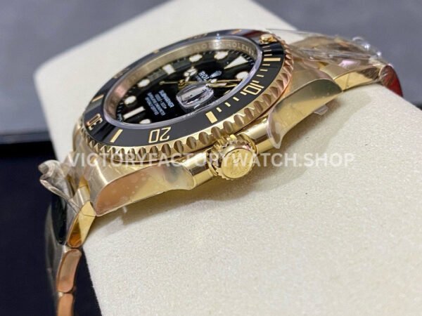 Clean Factory Rolex Submariner 116618LN 40mm Full Yellow Gold Black Dial