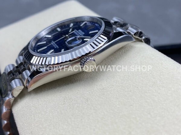 Clean factory Rolex Datejust 126334-0032 41mm Full 904L Fluted Motif Blue Dial Jubilee (2) Clean factory Rolex Datejust 126334-0032 41mm Full 904L Fluted Motif Blue Dial Jubilee