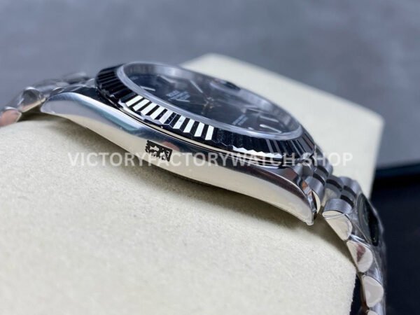 Clean factory Rolex Datejust 126334-0032 41mm Full 904L Fluted Motif Blue Dial Jubilee (9) Clean factory Rolex Datejust 126334-0032 41mm Full 904L Fluted Motif Blue Dial Jubilee