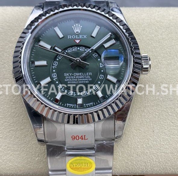 Noob Factory Rolex Sky-Dweller 336934-0001 42mm Full 904L Green Dial (2) Featuring a green dial with white gold tone construction, this 336934 replica offers a striking modern Sky-Dweller style.