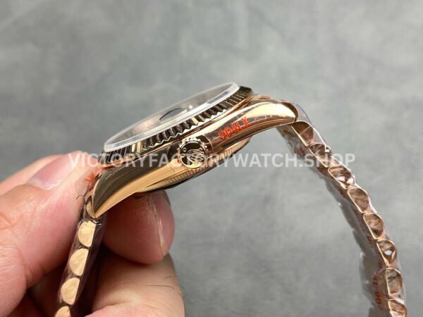 QF Factory Counterweight Rolex Day-Date 128235-0037 36mm Full Rose Gold Diamo (9) QF Factory Counterweight Rolex Day-Date 128235-0037 36mm Full Rose Gold Diamond Mope Baguette Diamond Brown Dial