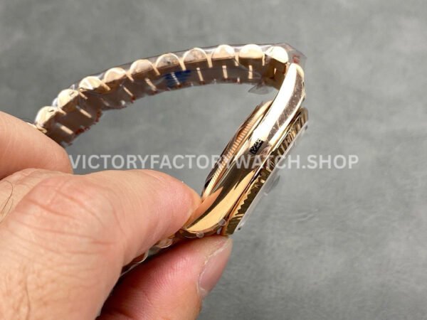 QF Factory Counterweight Rolex Day-Date 128235-0085 36mm Full Rose Gold Baguette Diam (8) QF Factory Counterweight Rolex Day-Date 128235-0085 36mm Full Rose Gold Baguette Diamonds Dark Blue Dial