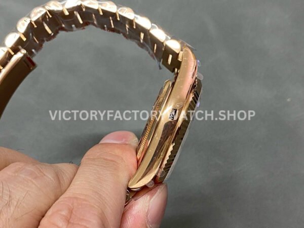 QF Factory 'Counterweight' Rolex Day-Date 228235-0025 40mm Full Rose Gold Roman Number Olive G (8) QF Factory Counterweight Rolex Day-Date 228235-0025 40mm Full Rose Gold Roman Number Olive Green Dial