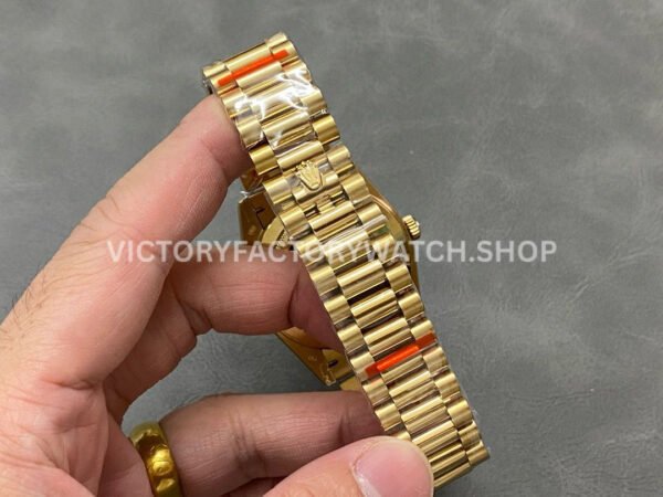 QF Factory Counterweight Rolex Day-Date 228238-0061 40mm Full Yellow Gold Roman Number Dark G (7) QF Factory Counterweight Rolex Day-Date 228238-0061 40mm Full Yellow Gold Roman Number Dark Green Dial