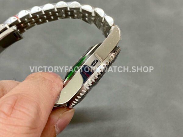 QF Factory Rolex GMT-Master II 126710GRNR-0003 40mm Full 904L Black Dial Jubilee (7) QF Factory Rolex GMT-Master II 126710GRNR-0003 40mm Full 904L Black Dial Jubilee