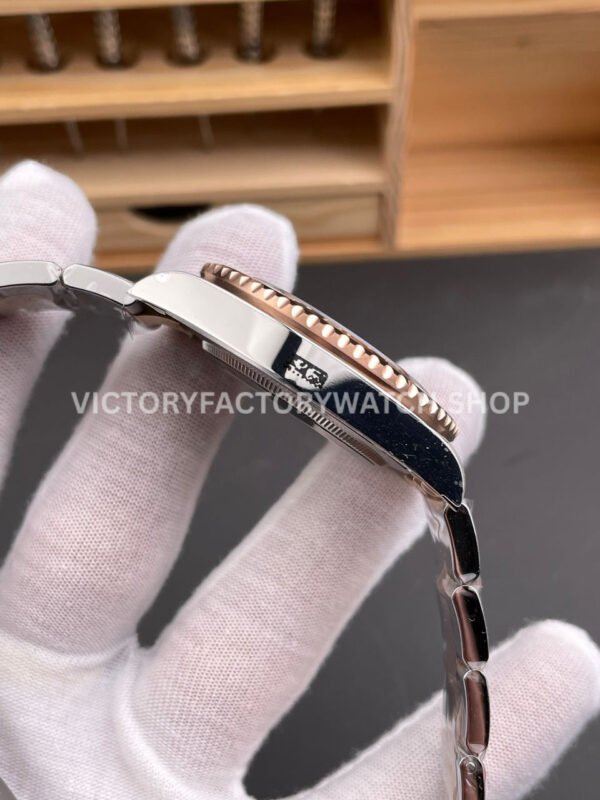 VS Factory Counterweight Rolex GMT-Master II 126711CHNR-0002 40mm Half Rose Gold Black Dial (3) VS Factory Counterweight Rolex GMT-Master II 126711CHNR-0002 40mm Half Rose Gold Black Dial