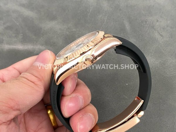 ZF Factory Counterweight Rolex Sky-Dweller 336235-0003 42mm Rose Gold Oysterflex White Dial (5) ZF Factory Counterweight Rolex Sky-Dweller 336235-0003 42mm Rose Gold Oysterflex White Dial