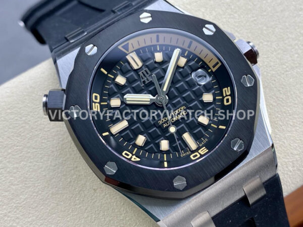 APF Factory Audemars Piguet Royal Oak Offshore Diver 15720CN.OO.A002CA.01 (3) APF Factory Audemars Piguet Royal Oak Offshore Diver 15720CN.OO.A002CA.01 42mm White Gold Rubber Strap Black Dial