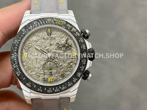 Daytona 116500 replica with Arabic numeral space grey dial and carbon strap. 40mm case with modern design and lightweight feel.