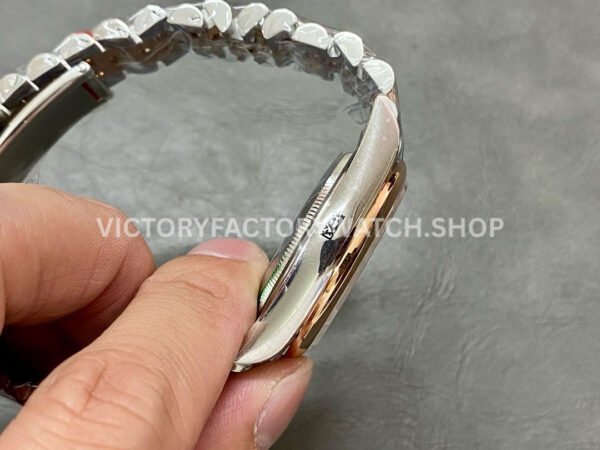 GM Factory Rolex Datejust 126201-0037 36mm Rose Gold Smooth Bezel Half Rose Gold Diamond Mop Silver Palm Motif Dial Jubilee