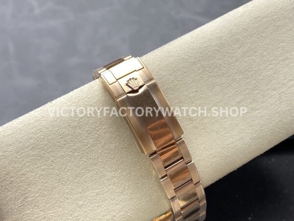 Gold Factory Rolex Rootbeer GMT-Master II 126715CHNR-0001 40mm Full Rose Gold Black Dial