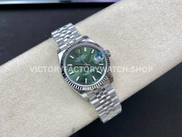Brand : Rolex Model : Datejust 278274-0018 Case Diameter : 31mm Movement : 2236 Automatic Case Material : 904L Steel Bracelet Material : Jubilee Strap Dial : Mint Green Bezel Material : White Gold Crystal : Sapphire Crystal Water Resistance : 10ATM Clasp : Fold Clasp Clasp material : 904L Steel