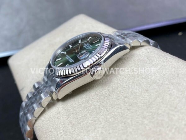 Brand : Rolex Model : Datejust 278274-0018 Case Diameter : 31mm Movement : 2236 Automatic Case Material : 904L Steel Bracelet Material : Jubilee Strap Dial : Mint Green Bezel Material : White Gold Crystal : Sapphire Crystal Water Resistance : 10ATM Clasp : Fold Clasp Clasp material : 904L Steel