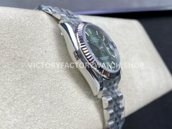 Brand : Rolex Model : Datejust 278274-0018 Case Diameter : 31mm Movement : 2236 Automatic Case Material : 904L Steel Bracelet Material : Jubilee Strap Dial : Mint Green Bezel Material : White Gold Crystal : Sapphire Crystal Water Resistance : 10ATM Clasp : Fold Clasp Clasp material : 904L Steel