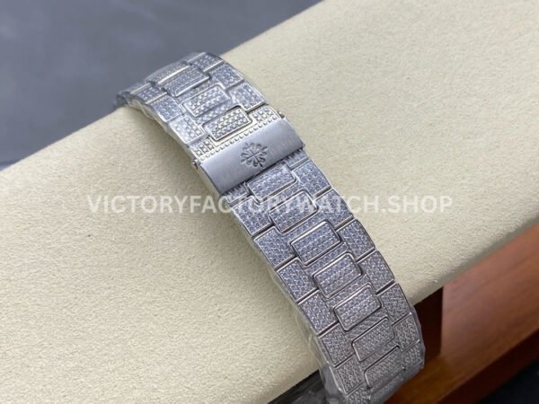 AMG Factory Patek Philippe Nautilus PP5711 40mm Baguette Diamond Bezel White Gold Diamond Baguette Diamond Silver Dial