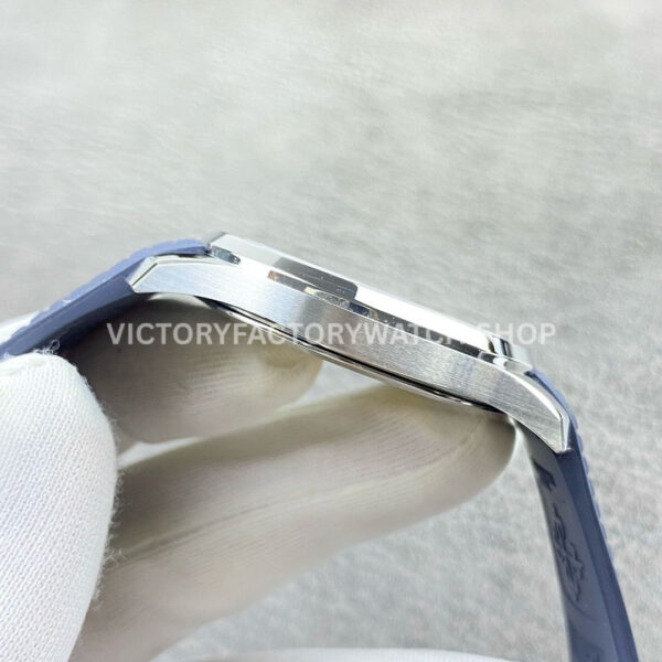 APW Factory Patek Philippe Aquanaut 5168G-001 Blue Rubber Strap Arabic Numerals Blue Dial (7) APW Factory Patek Philippe Aquanaut 5168G-001 42mm White Gold Blue Rubber Strap Arabic Numerals Blue Dial