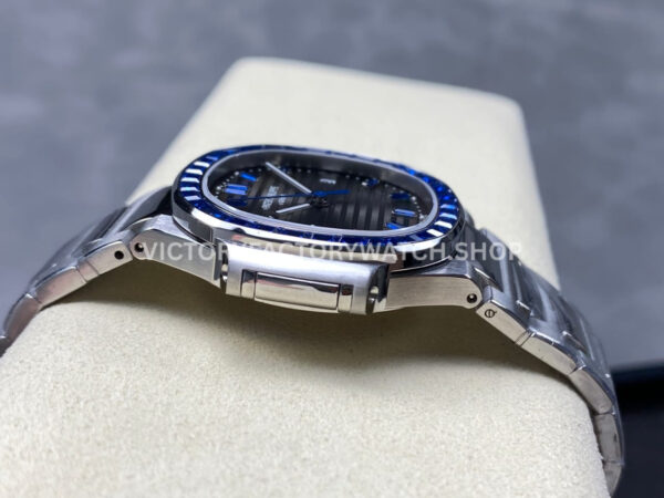 GR Factory Patek Philippe Emerald Nautilus 5711-111P-001 35.2mm Full Platinum Gray Dial (6) GR Factory Patek Philippe Emerald Nautilus 5711/111P-001 35.2mm Full Platinum Blue Diamond Bezel Gray Dial