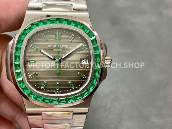 GR Factory Patek Philippe Emerald Nautilus 5711113P-001 40.5mm Full Platinum Black Dial (1) GR 5711/113P-001 uses a gray dial with platinum tone and green diamond bezel styling, creating a cooler and more unusual Emerald Nautilus look.
