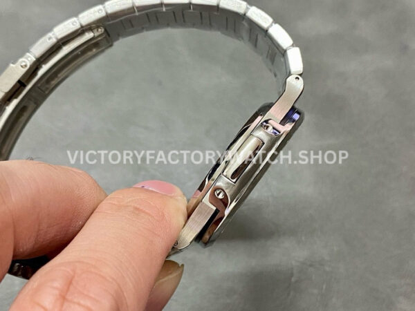GR Factory Patek Philippe Emerald Nautilus 5711113P-001 40.5mm Full Platinum Black Dial (4) GR Factory Patek Philippe Emerald Nautilus 5711/113P-001 35.2mm Full Platinum Green Diamond Gray Dial