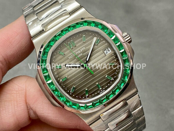 GR Factory Patek Philippe Emerald Nautilus 5711113P-001 40.5mm Full Platinum Black Dial (7) GR Factory Patek Philippe Emerald Nautilus 5711/113P-001 35.2mm Full Platinum Green Diamond Gray Dial