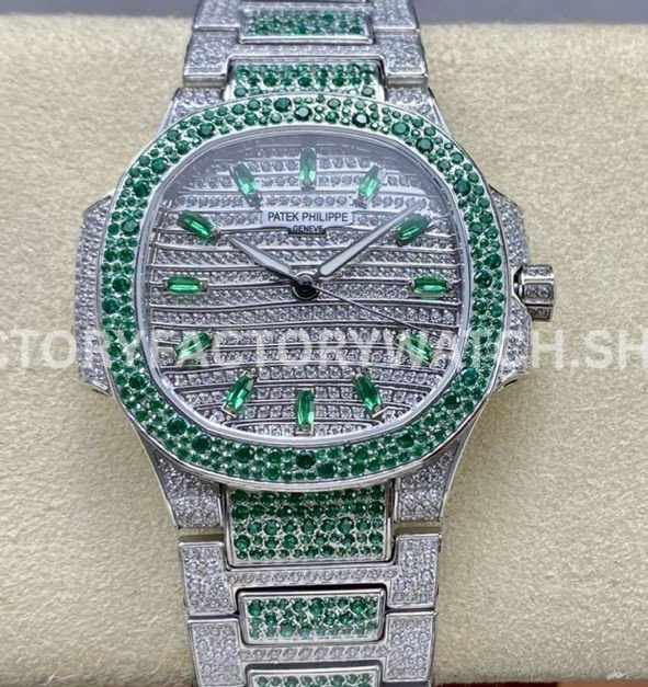 GR Patek Philippe Nautilus 7118 1453G green jewelry dial