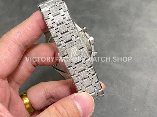 OMF Factory Frosted Audemars Piguet Royal Oak Chronograph 26240BCGG1224BC02 41mm S (9) OMF Factory Frosted Audemars Piguet Royal Oak Chronograph 26240BC.GG.1224BC.02 41mm Silver Eye Black Dial