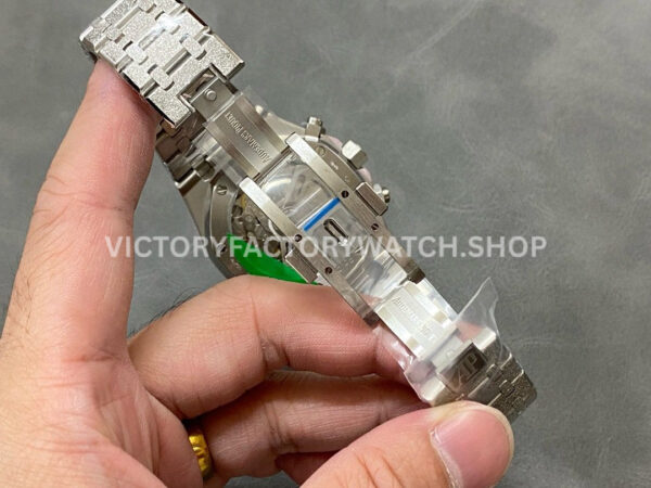 OMF Factory Frosted Audemars Piguet Royal Oak Chronograph 26240STOO1 (9) OMF Factory Frosted Audemars Piguet Royal Oak Chronograph 26240ST.OO.1220ST.03 41mm Full Frosted White Gold Silver Dial