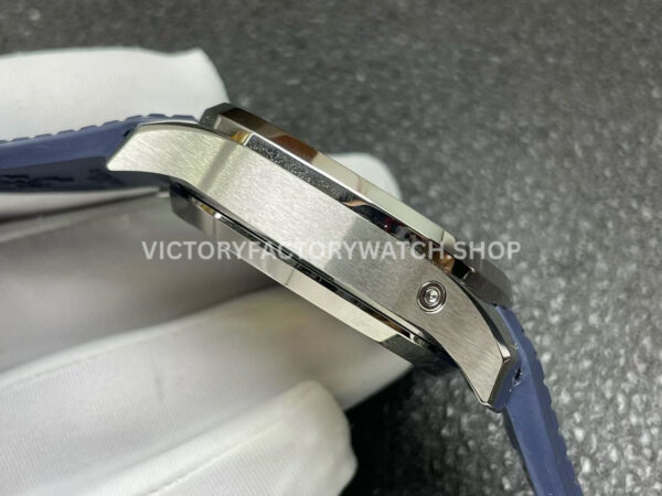 P1 Factory Patek Philippe Aquanaut 5968G-001 42.2mm White Gold Blue Rubber Strap Arabic Numerals Blue Dial