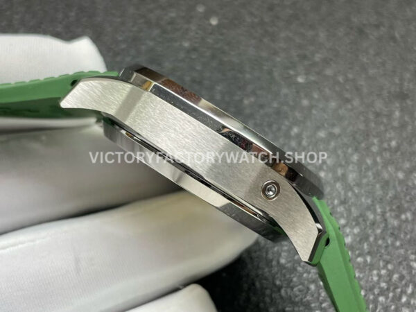 P1 Factory Patek Philippe Aquanaut 5968G-010 42.2mm White Gold Green Rubber Strap Green Dial