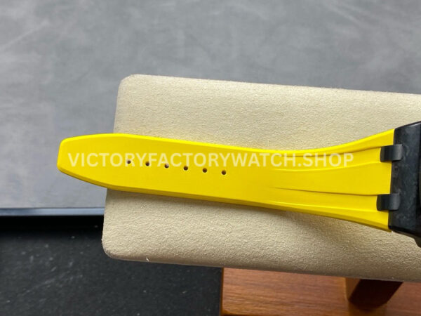 TK Factory Audemars Piguet Royal Oak Offshore (3) TK Factory Audemars Piguet Royal Oak Offshore Chronograph 26176FO.OO.D101CR.02 42mm Carbon Fiber Yellow Rubber Strap Arabic Numerals Black Dial