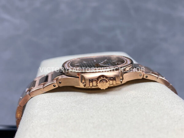 TW Factory Patek Philippe Nautilus 71181200R-010 Rose Gold Diamond Bezel Golden Champagne Dial (7) TW Factory Patek Philippe Nautilus 7118/1200R-010 35.2mm Full Rose Gold Diamond Bezel Golden Champagne Dial