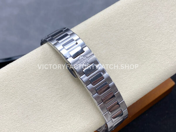TW Factory Patek Philippe Nautilus 71181A-010 White Dial (3) TW Factory Patek Philippe Nautilus 71181A-010 35.2mm Full Steel White Dial