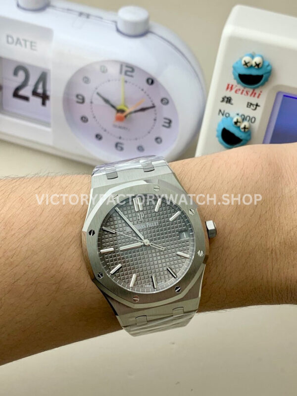 VS Factory Audemars Piguet Royal Oak Selfwinding 41mm 15500ST.OO.1220ST.02 Grey Dial (2) VS Factory Audemars Piguet Royal Oak Selfwinding 41mm 15500ST.OO.1220ST.02 Grey Dial