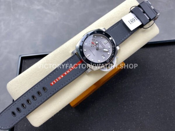 VS Factory Panerai Submersible QuarantaQuattro Luna Rossa 37th America's Cup Pam01681 44mm Steel Canvas and Rubber Strap Silver Dial