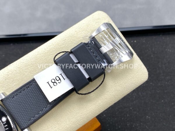 VS Factory Panerai Submersible QuarantaQuattro Luna Rossa 37th America's Cup Pam01681 44mm Steel Canvas and Rubber Strap Silver Dial