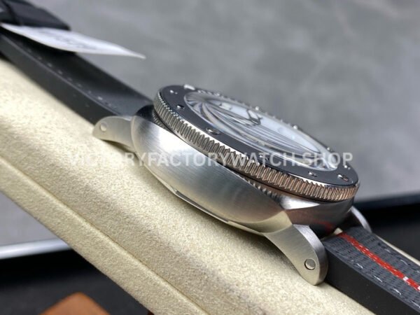 VS Factory Panerai Submersible Luna Rossa Pam01579 42mm Steel Rubber Strap White Dial