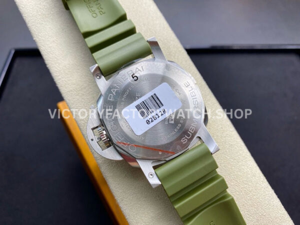 VS Factory Panerai Submersible PAM 01055 42mm Steel Verde Militare Green R (4) VS Factory Panerai Submersible Pam01055 42mm Steel Verde Militare Green Rubber Strap Verde Militare Green Dial