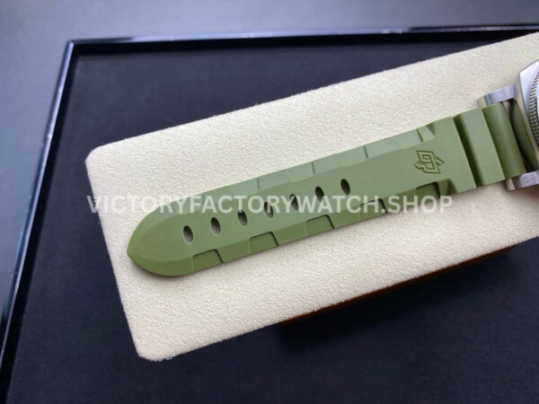 VS Factory Panerai Submersible PAM 01055 42mm Steel Verde Militare Green R (5) VS Factory Panerai Submersible Pam01055 42mm Steel Verde Militare Green Rubber Strap Verde Militare Green Dial