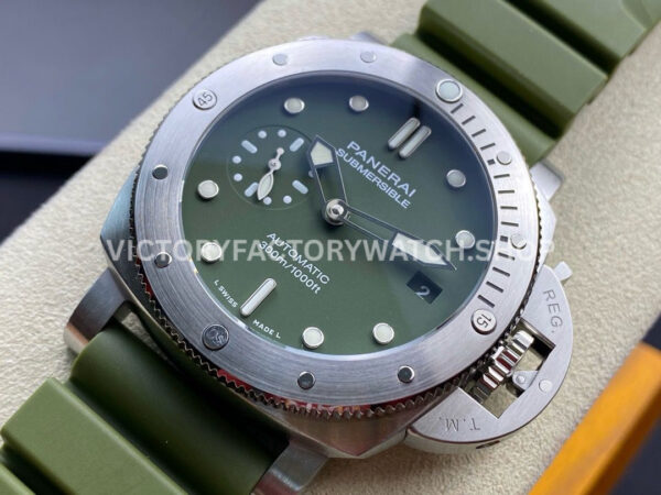 VS Factory Panerai Submersible PAM 01055 42mm Steel Verde Militare Green R (6) VS Factory Panerai Submersible Pam01055 42mm Steel Verde Militare Green Rubber Strap Verde Militare Green Dial