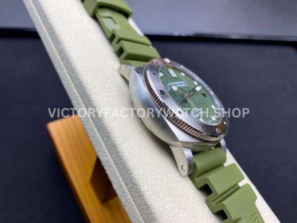 VS Factory Panerai Submersible PAM 01055 42mm Steel Verde Militare Green R VS Factory Panerai Submersible Pam01055 42mm Steel Verde Militare Green Rubber Strap Verde Militare Green Dial