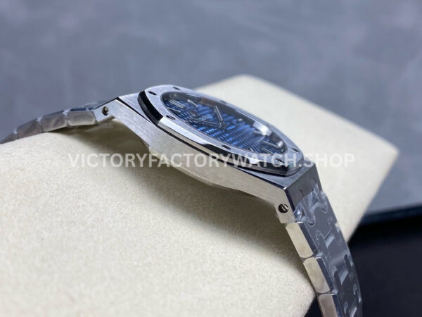 ZF Factory Audemars Piguet Royal Oak Lady 67650 33mm Full Steel Blue Dial (4) ZF Factory Audemars Piguet Royal Oak Lady 67650 33mm Full Steel Blue Dial