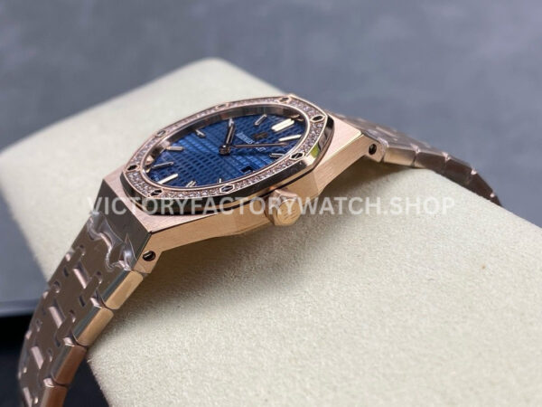 ZF Factory Audemars Piguet Royal Oak Lady 67651OR.ZZ.1261OR.02 33mm Diamond Be ( (9) ZF Factory Audemars Piguet Royal Oak Lady 67651OR.ZZ.1261OR.02 33mm Diamond Bezel Full Rose Gold Blue Dial