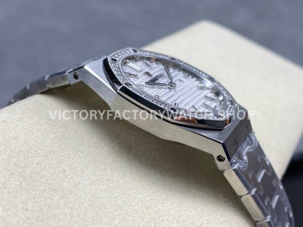 ZF Factory Audemars Piguet Royal Oak Lady 67651ST.ZZ.1261ST.01 33mm Diamond Bezel Full Steel Silver Dial