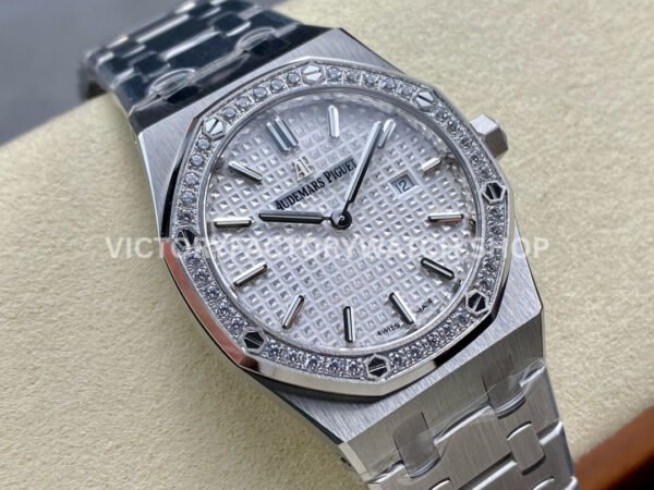 ZF Factory Audemars Piguet Royal Oak Lady 67651ST.ZZ.1261ST.01 33mm Diamond Bezel Full Steel Silver Dial